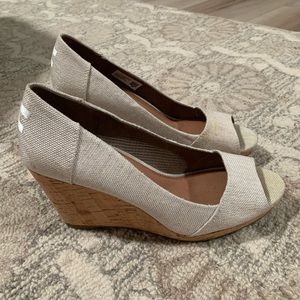 Size 8 TOMS wedges